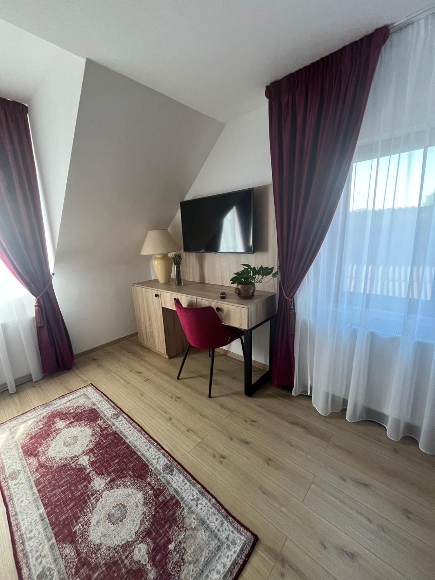 Kilometru108 Hotel Leordina Buitenkant foto