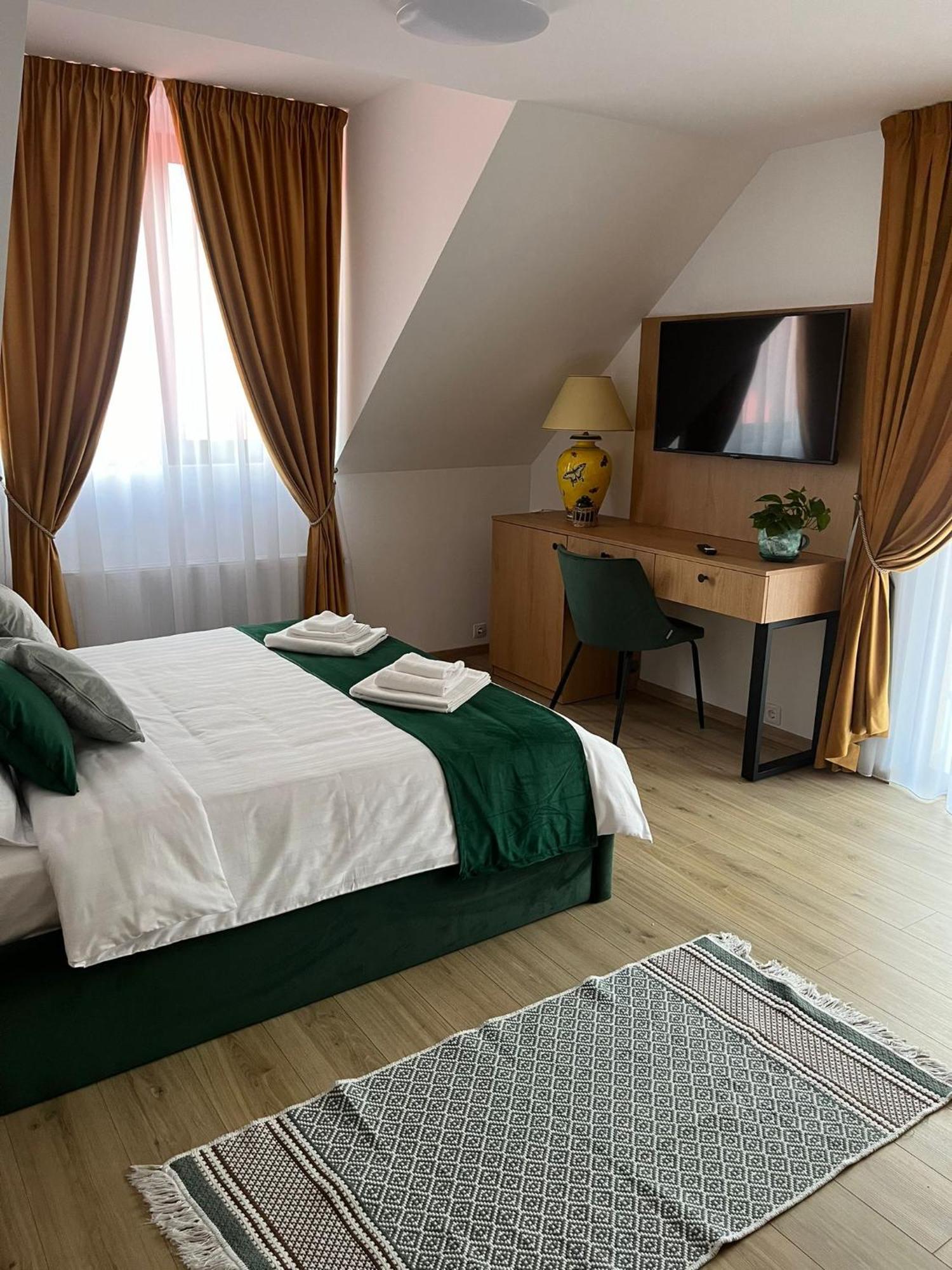 Kilometru108 Hotel Leordina Buitenkant foto