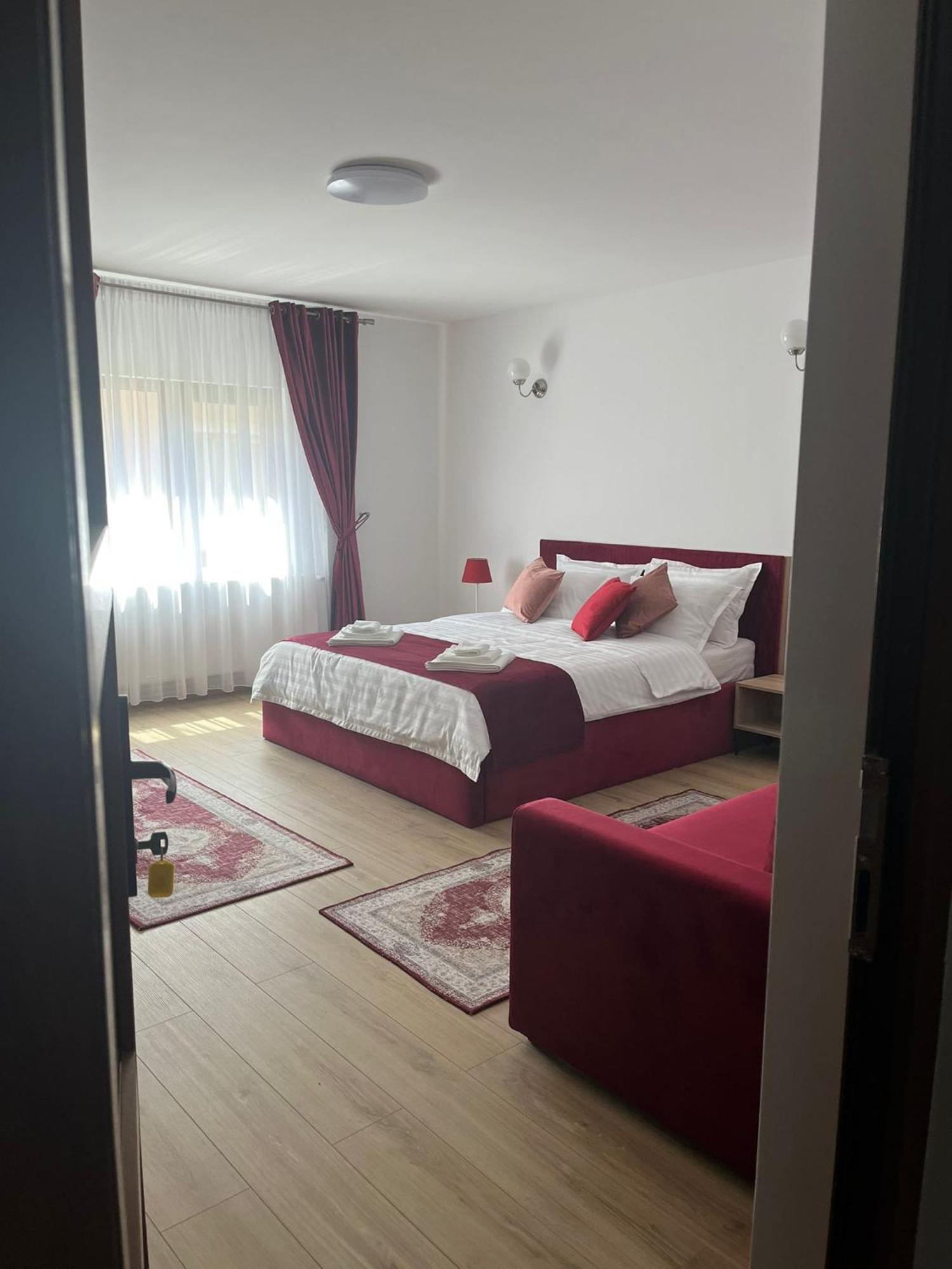 Kilometru108 Hotel Leordina Buitenkant foto