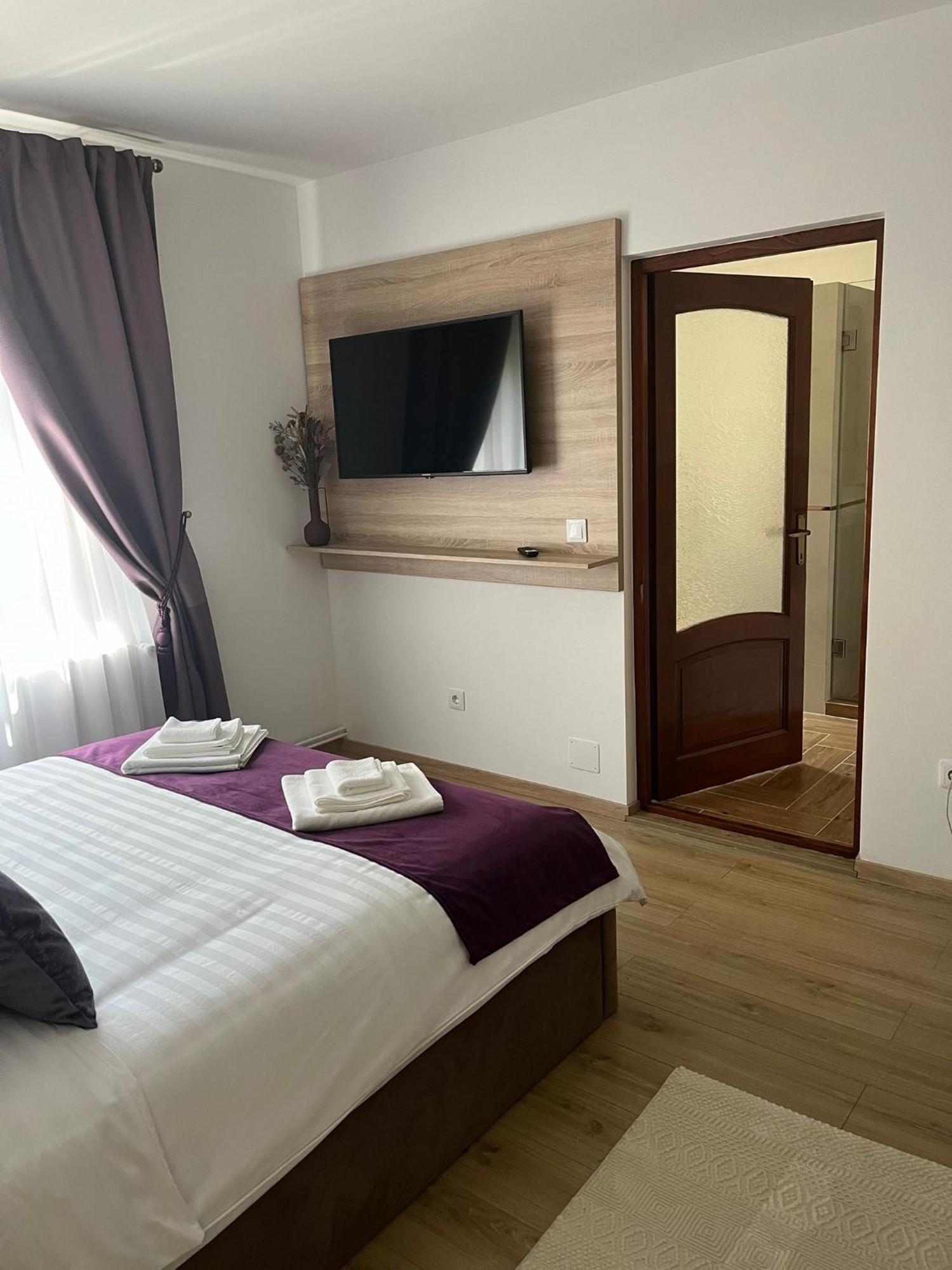Kilometru108 Hotel Leordina Buitenkant foto